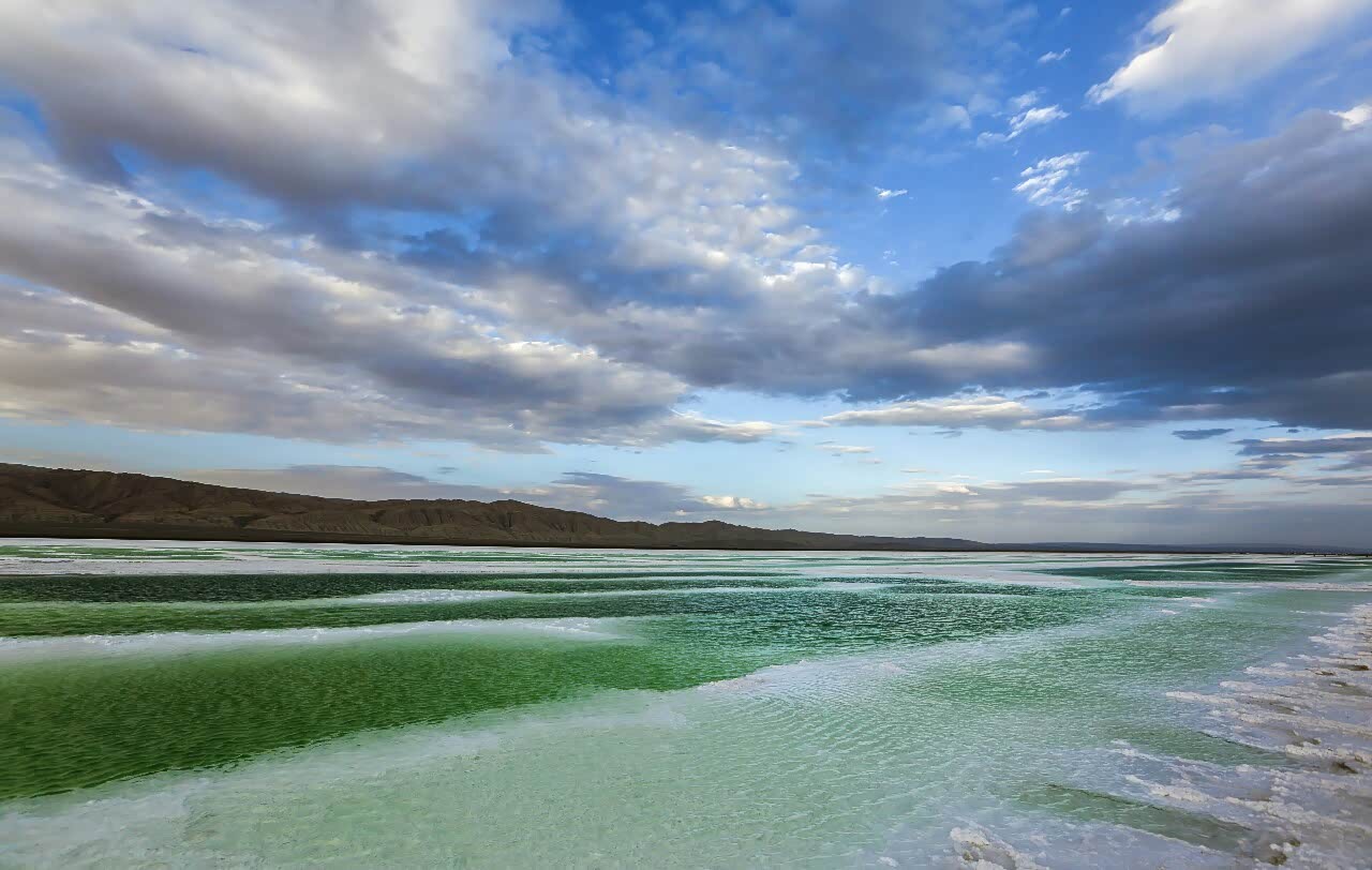 江流天地阔月涌大江流
