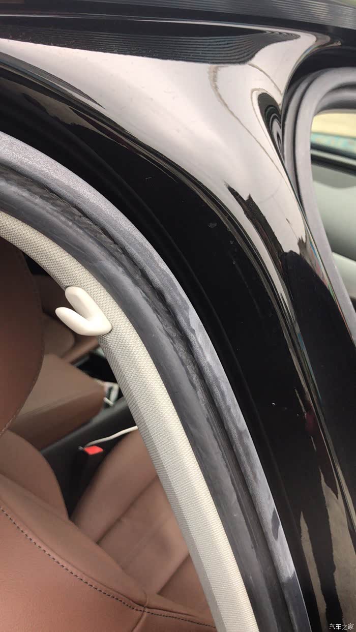 新车密封胶条发白半轴生锈正常吗