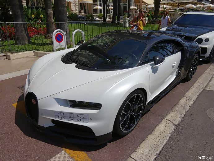 黑色的车尾,黑白搭配,让人心动_布加迪论坛_汽车之家论坛