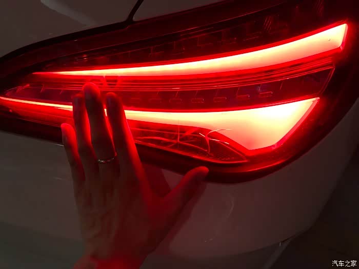 【图】老铁们 想知道cla200 尾灯 报价多少_奔驰cla论坛_汽车之家论坛