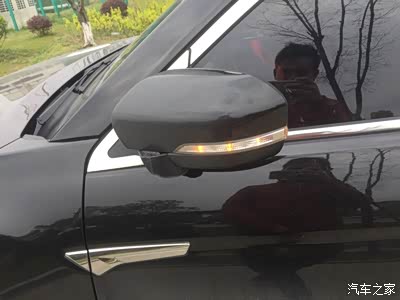 锁车自动折叠后视镜方便实用