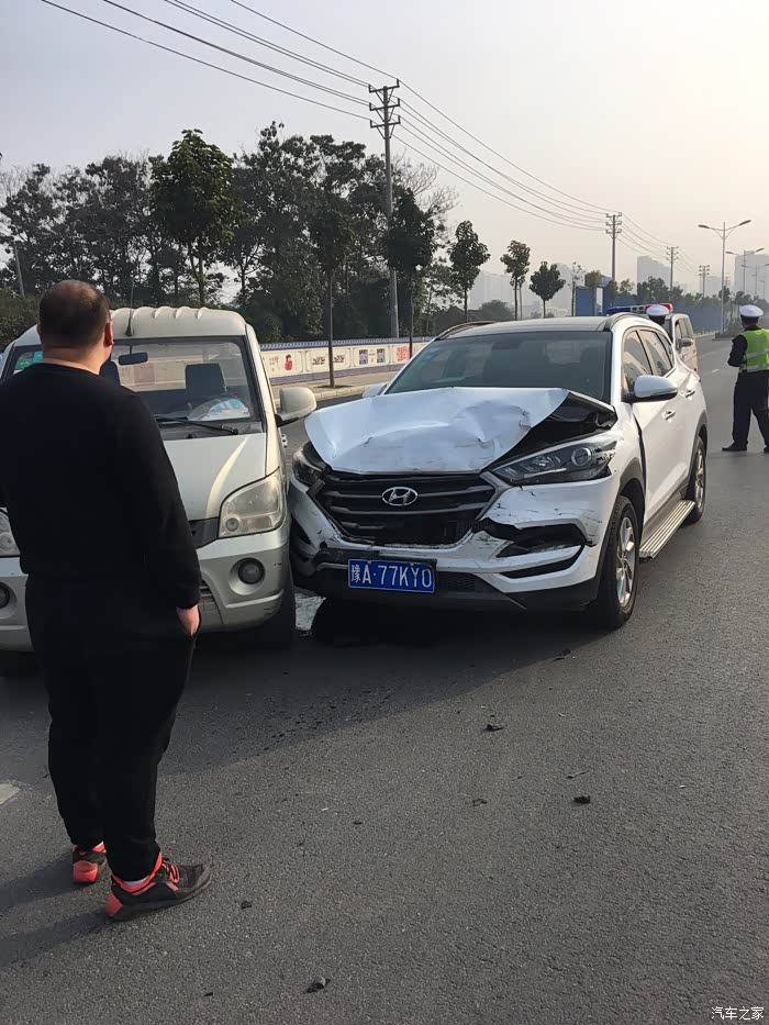 半夜翻出来车祸照片