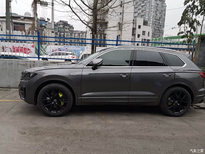 【图】贵阳首台锐享古典灰轮毂,中网黑化后效果图_途锐论坛_汽车之家