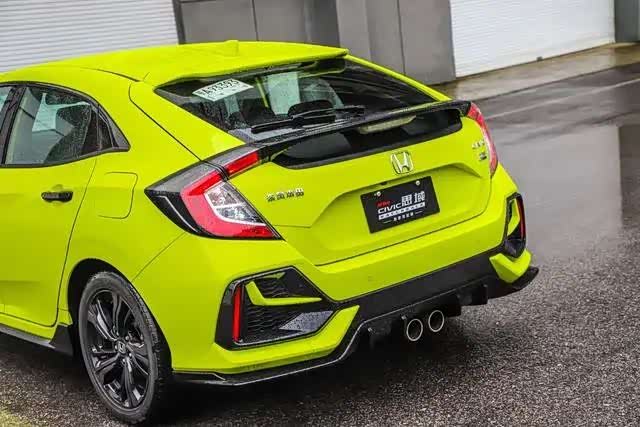 本田思域两厢版的车身的外观与type-r高度相似,超酷!