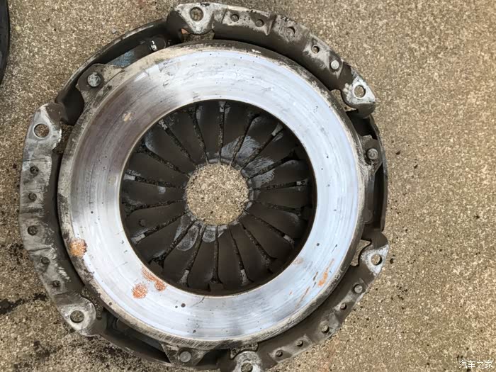 经典轩逸离合器片磨损