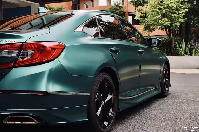 祖母绿改色膜,让雅阁给您不一样的视觉效果