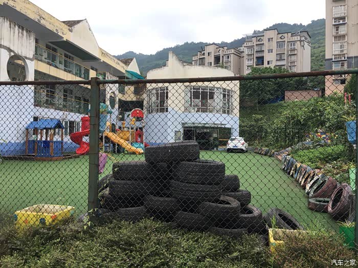 凉风习习带着小二上幼儿园