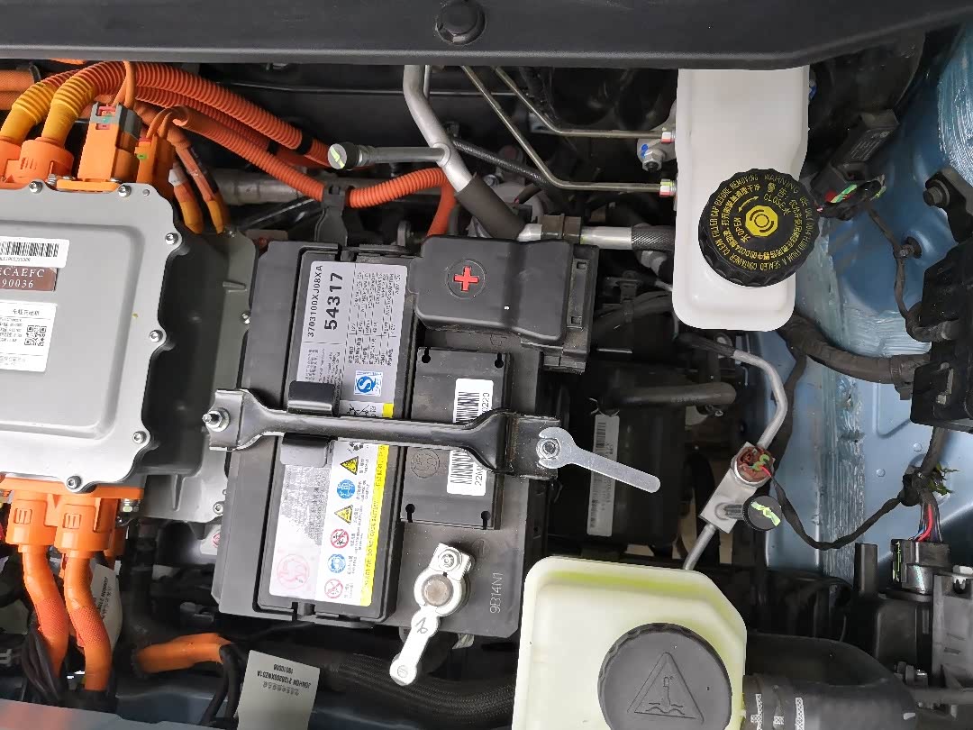 新能源汽车的蓄电池也要养护