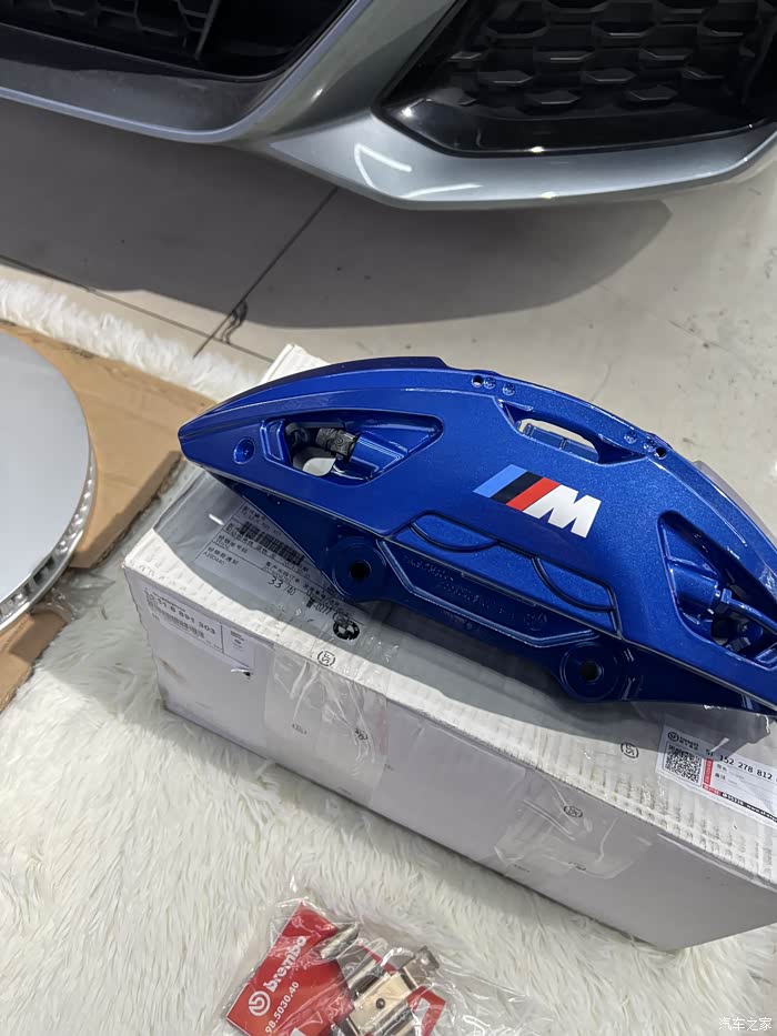 老程分享宝马5系升级蓝色高性能刹车卡钳