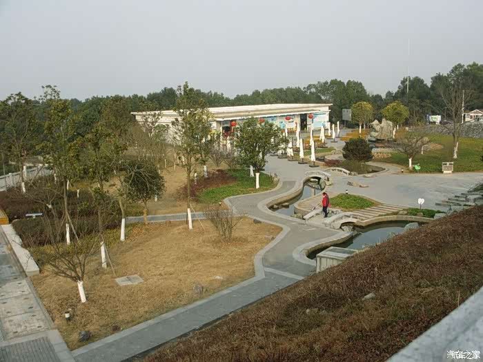 自三峡七百里中两岸连山略无阙处