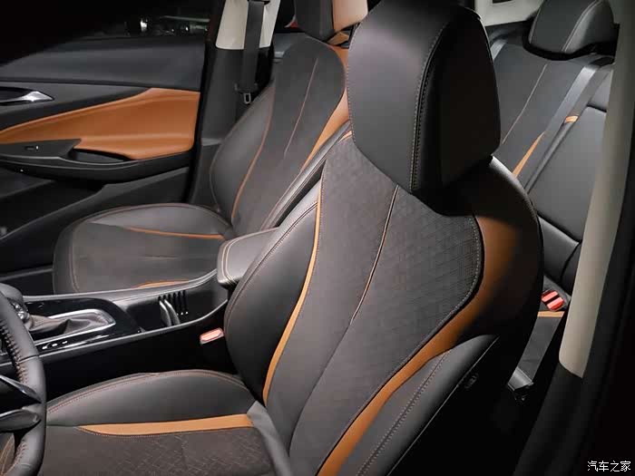 特写座椅的纹路与颜色搭配.