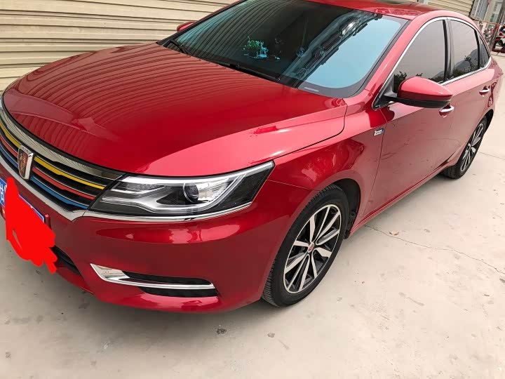 看,荣威i6比i5看上去大气很多.超级喜欢的红色哦(-ω-`)