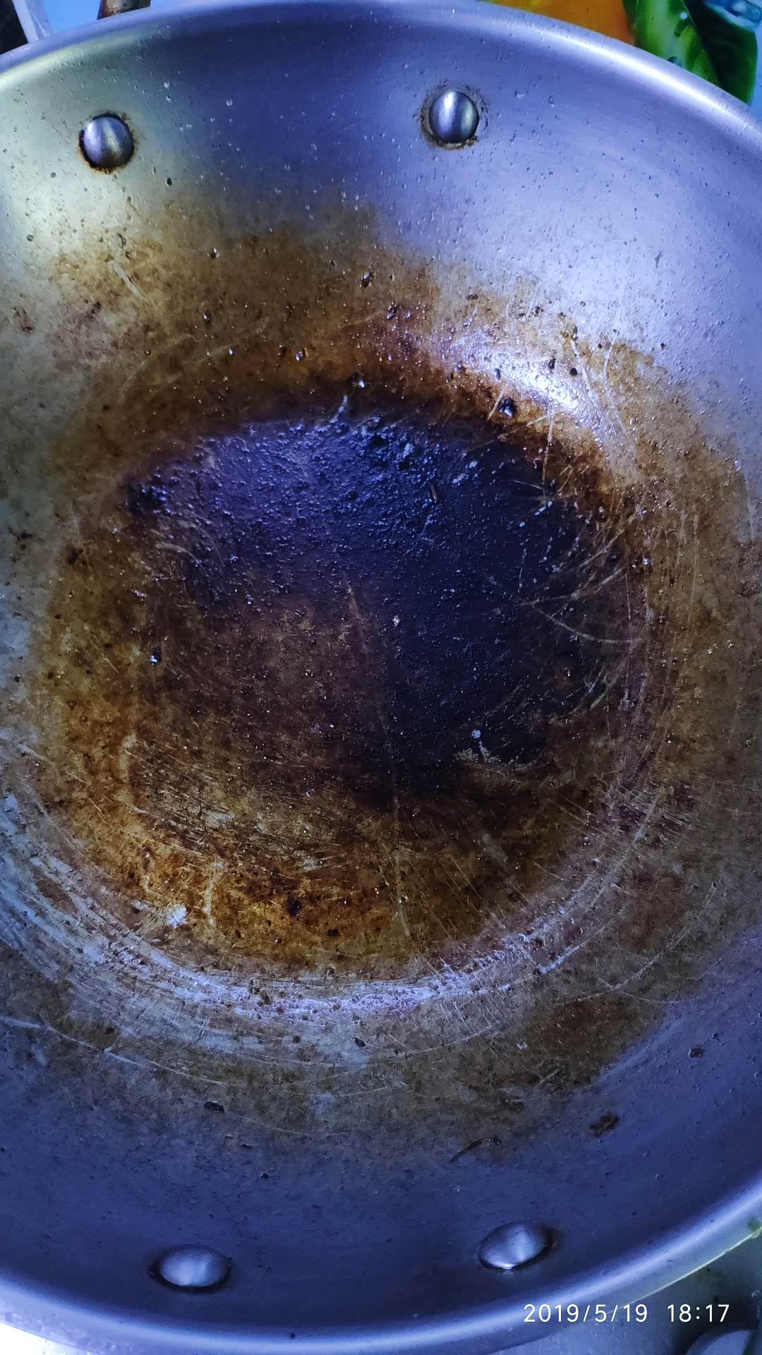 不锈钢锅炒菜糊锅可有解