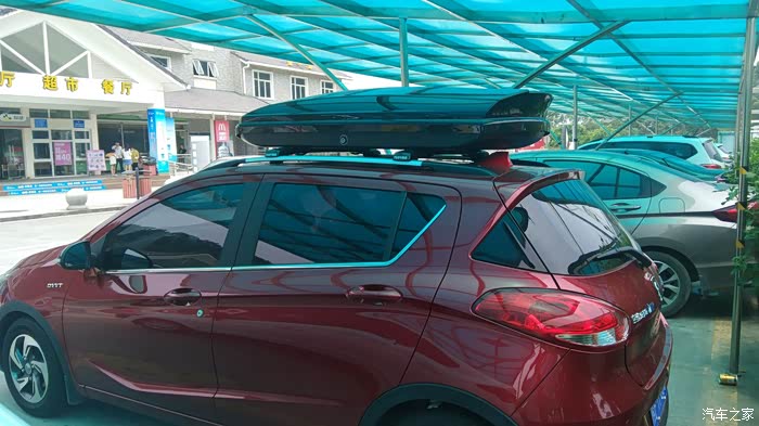 310加装车顶行李箱效果图