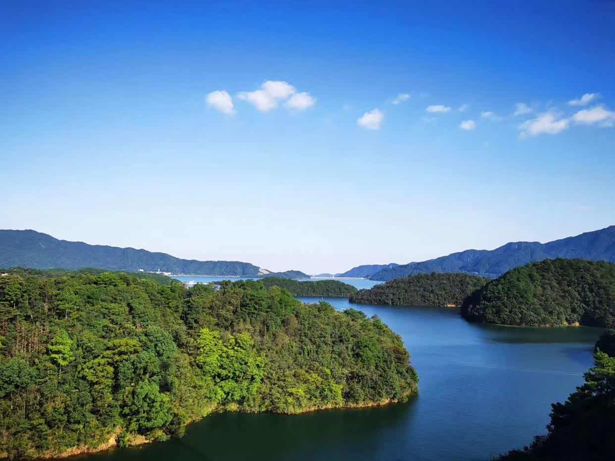 素有江西 "千岛湖"和"庐山西海"美称的柘林湖风景名胜区