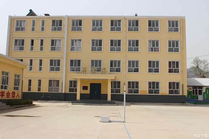 国祺班爱心在路上公益活动河北省兴隆县大水泉中学