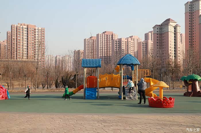 迎着春风的寒意漫步双青公园