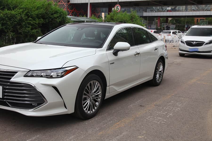 亚洲龙有4975*1850*1450mm的长宽高