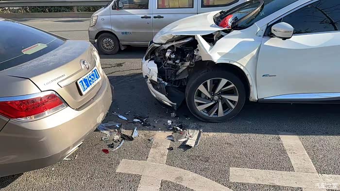 【图】楼兰追尾别克照片._楼兰论坛_汽车之家论坛