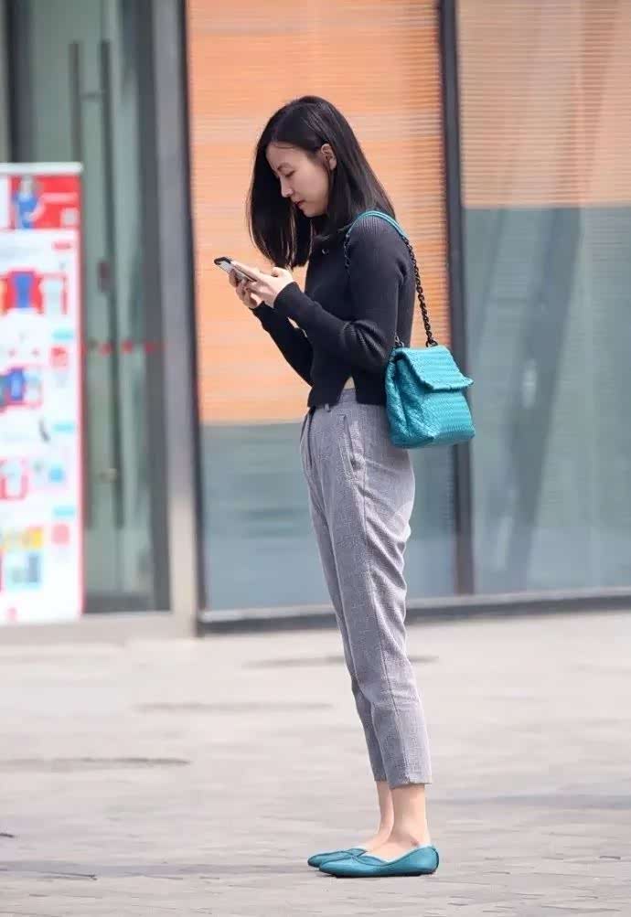 街拍:高挑身材 短发美女