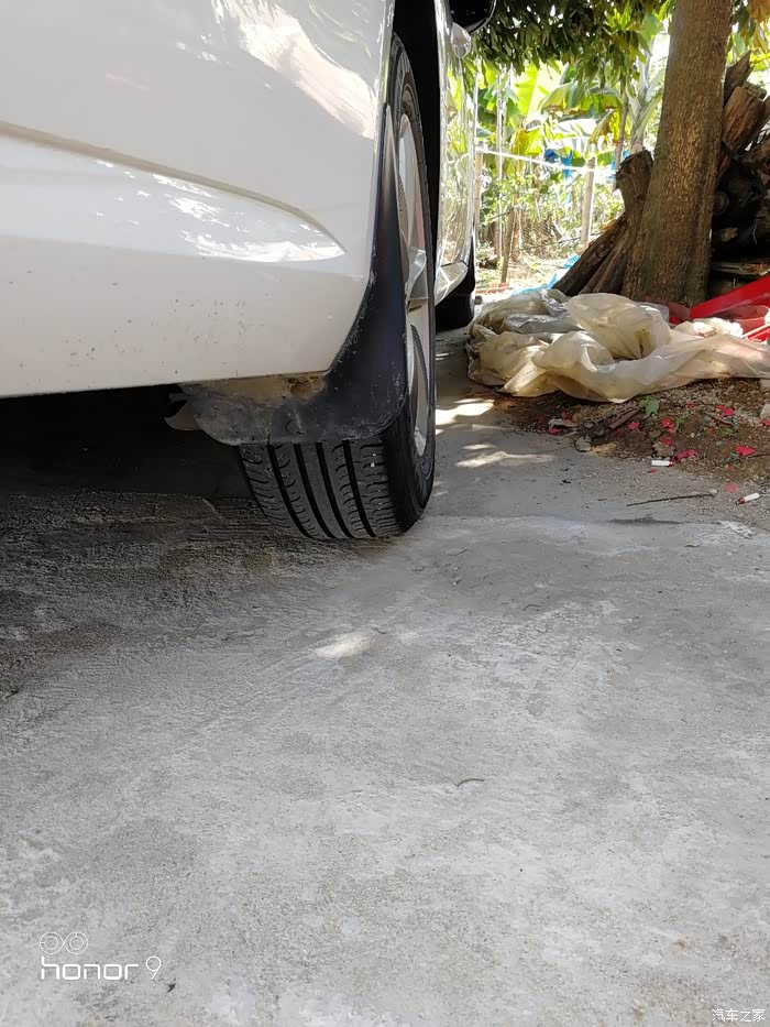 朗逸后轮胎一点歪