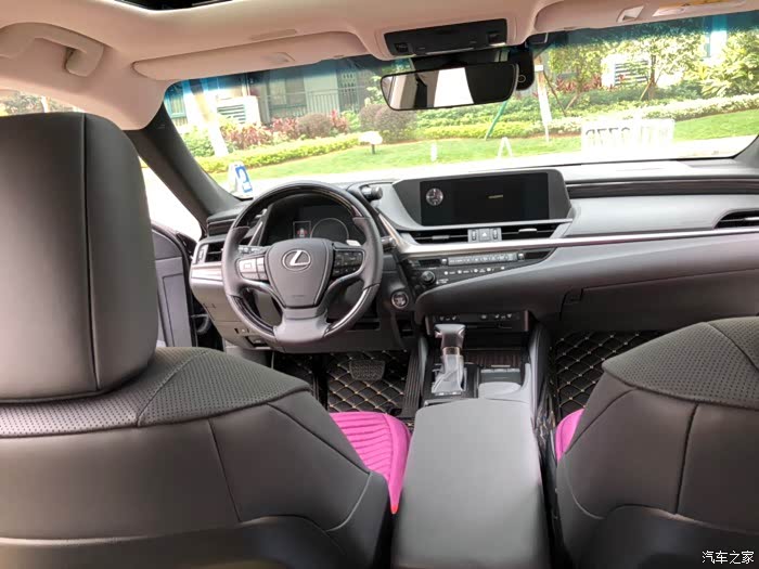 es200内外全黑提车图 明白为什么雷克萨斯的全黑内饰车顶竟然