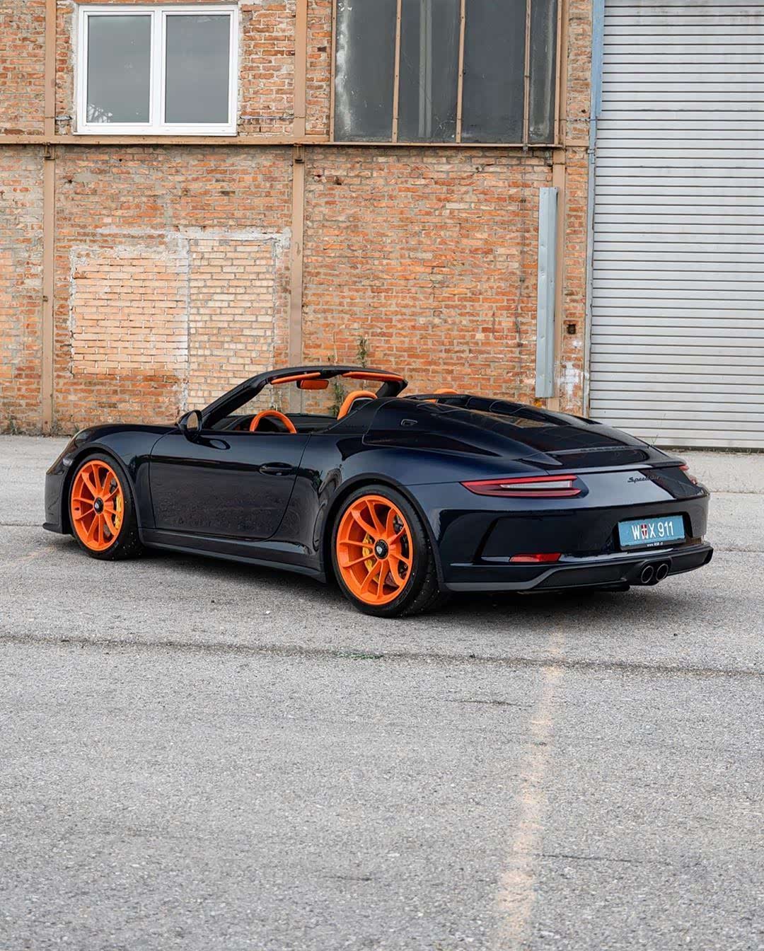 保时捷外观非常的漂亮,就是不知道他的动力到底有多么的强劲.