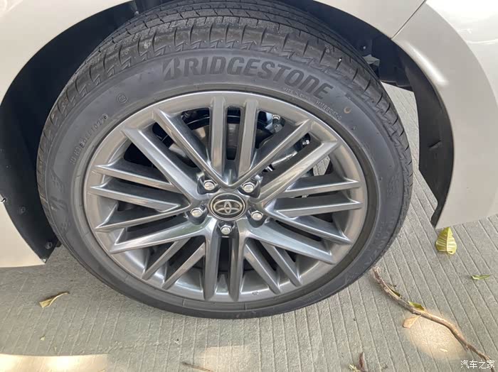 雷凌运动版原厂轮胎便宜出