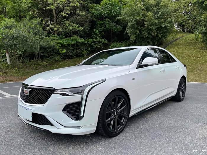 出一台21年尊贵型凯迪拉克ct4