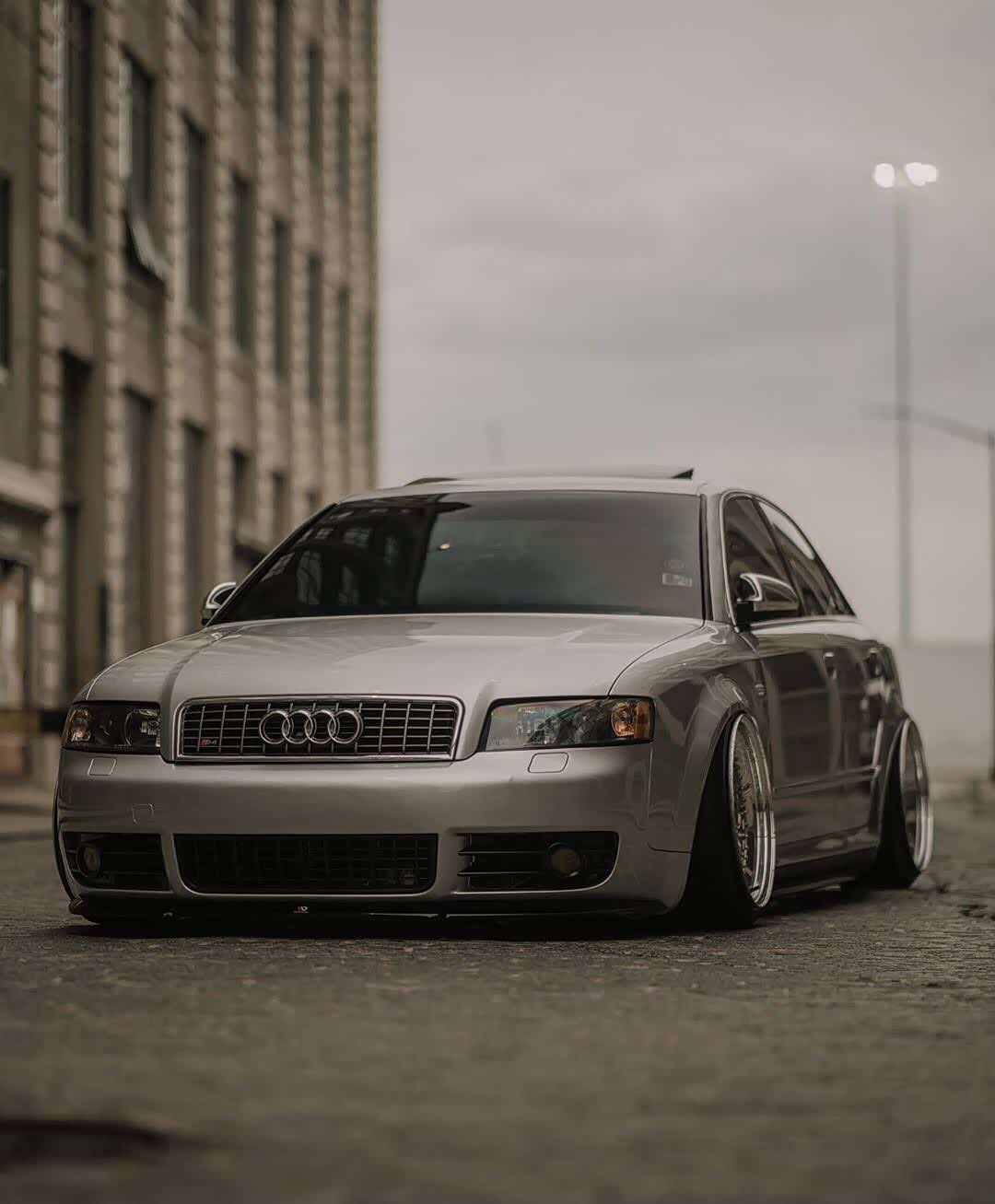 奥迪a4 b6,这一代a4开始引入国产,并且没有加长