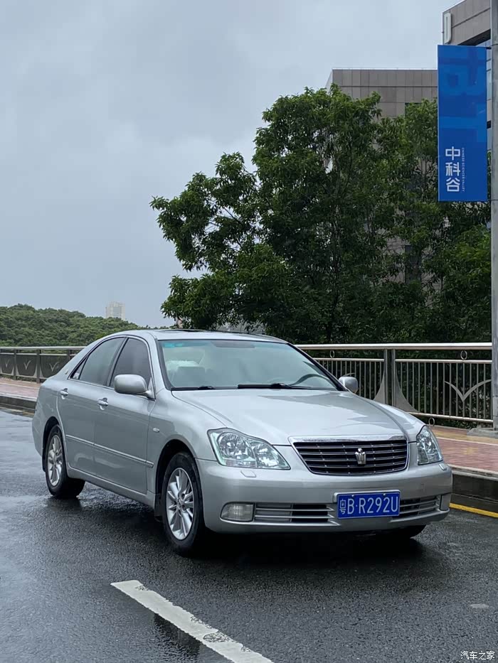 急出国四丰田皇冠25金标深圳牌实表18w公里