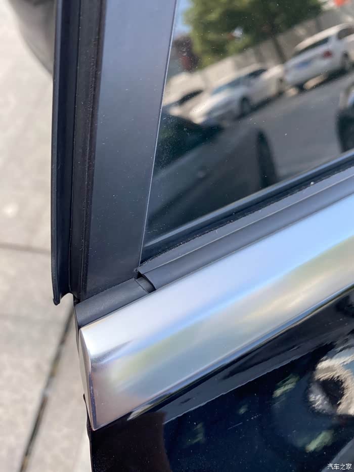 【图】glc车顶的行李架胶条裂开是正常的吗_奔驰glc论坛_汽车之家论坛