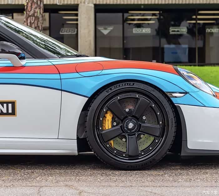 martini涂装porsche 911很有范啊