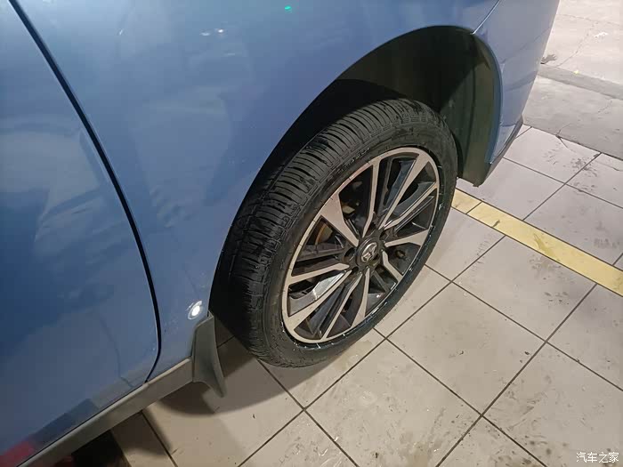 18款启辰d60保养作业更换前轮轮胎
