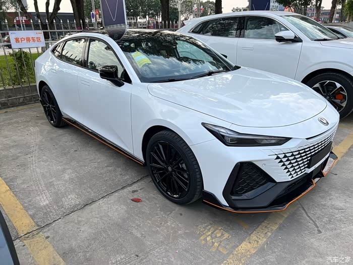 【图】2.0t 顶配白色univ_长安uni-v论坛_汽车之家论坛