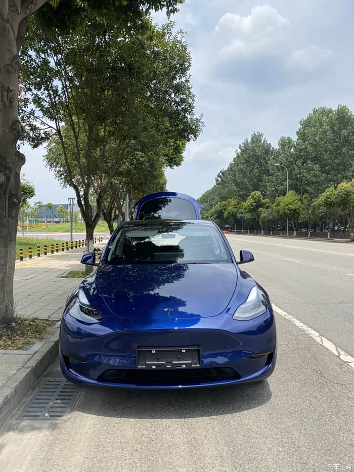 2022款特斯拉modely后轮驱动提车作业