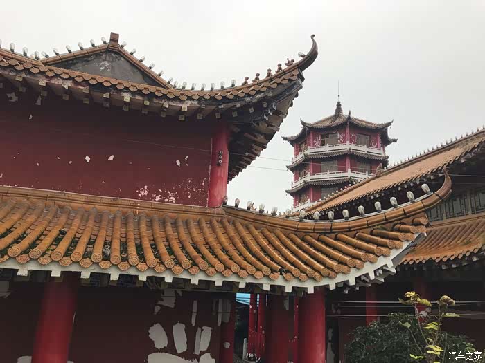 万州有个钟鼓楼,半截伸在天里头——万州弥陀禅院