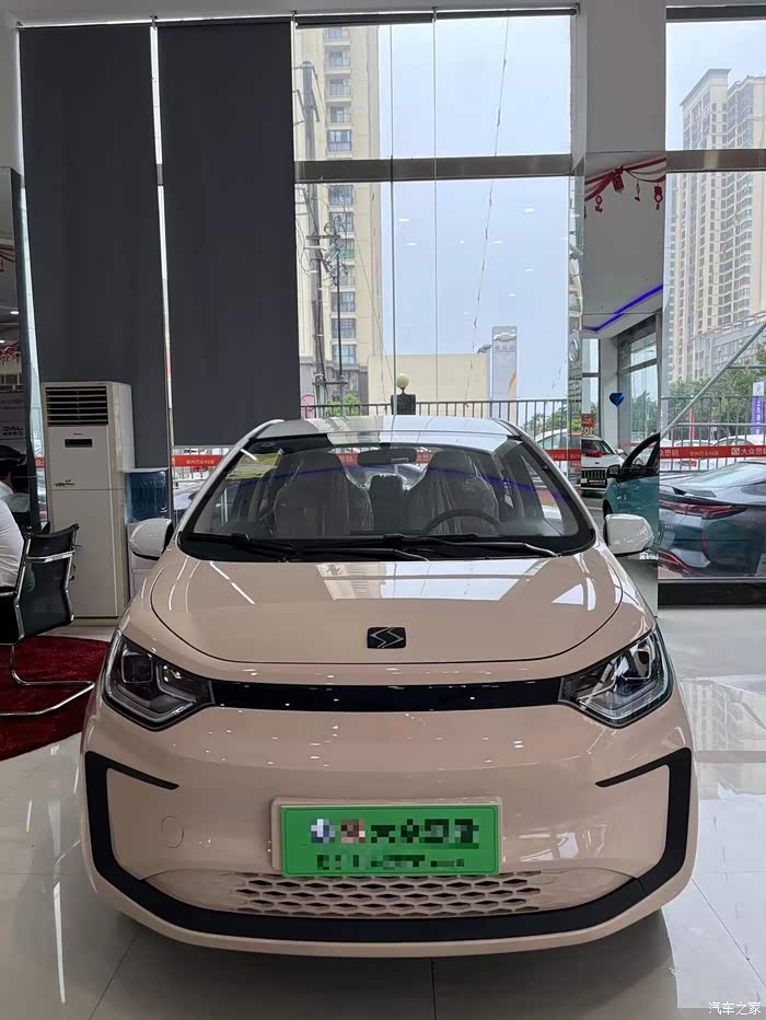 思皓e10x你更喜欢那个颜色