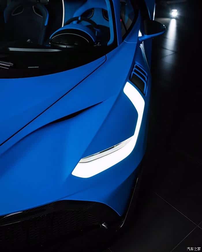 bugattidivo超跑界的艺术品尾灯非常精致