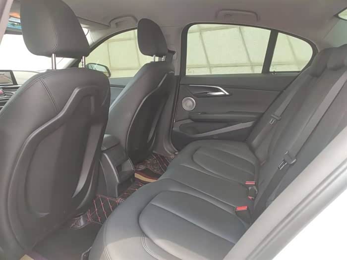 出手2021款宝马1系120im运动版