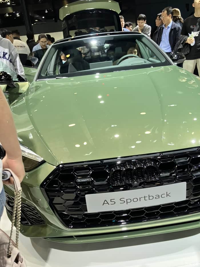 点击:0 |回复:0奥迪a5论坛>上海车展这台a5的配色是不是还没有发布?