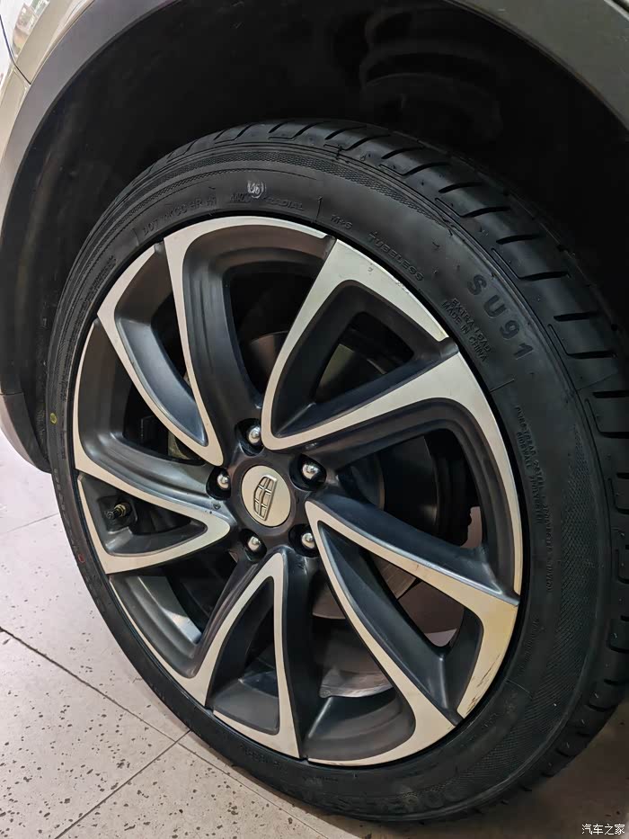 3自动臻尚,换轮胎作业!_帝豪gs论坛_汽车之家论坛