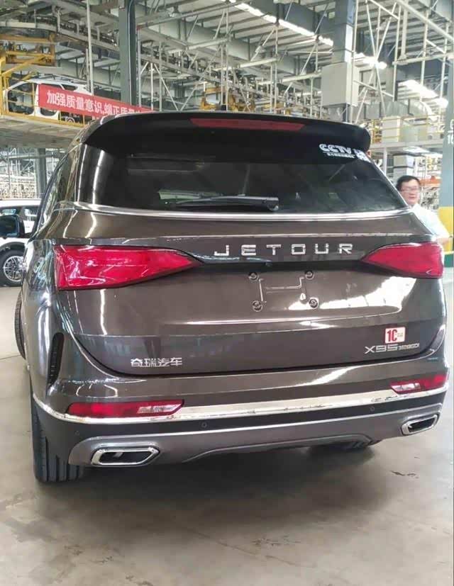 奇瑞捷途x95的外观看起来要比瑞虎8威武霸气很多