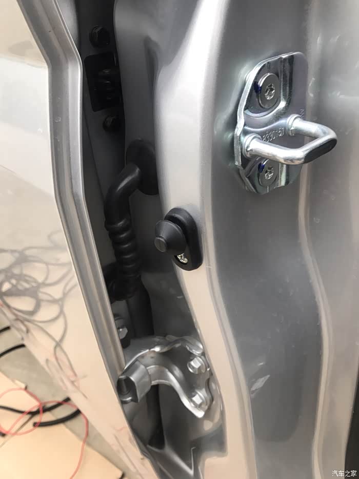 【图】菱荣光新卡门碰开关预留孔位置_五菱荣光新卡论坛_汽车之家论坛