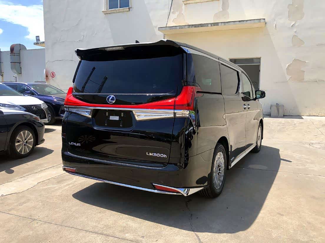 雷克萨斯lm七座版,目前加价30万,各地加价差异不小