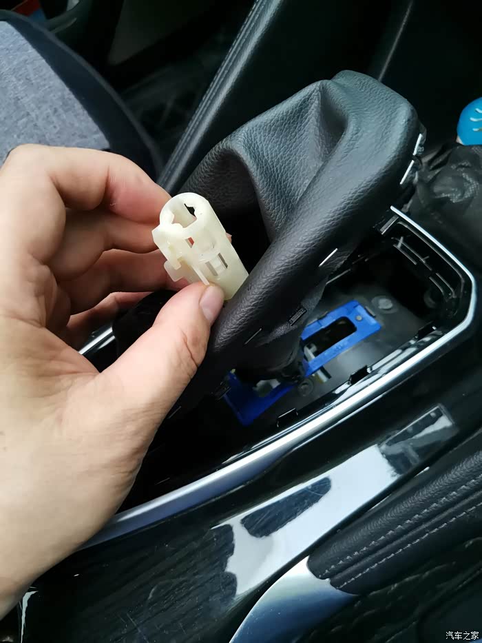 17款科雷傲更换排挡杆头攻略!