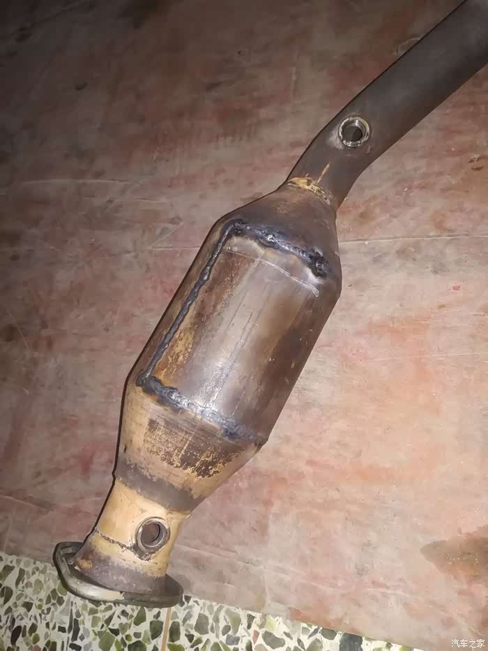 换三元催化内芯解决动力下降油耗增加声音闷而响