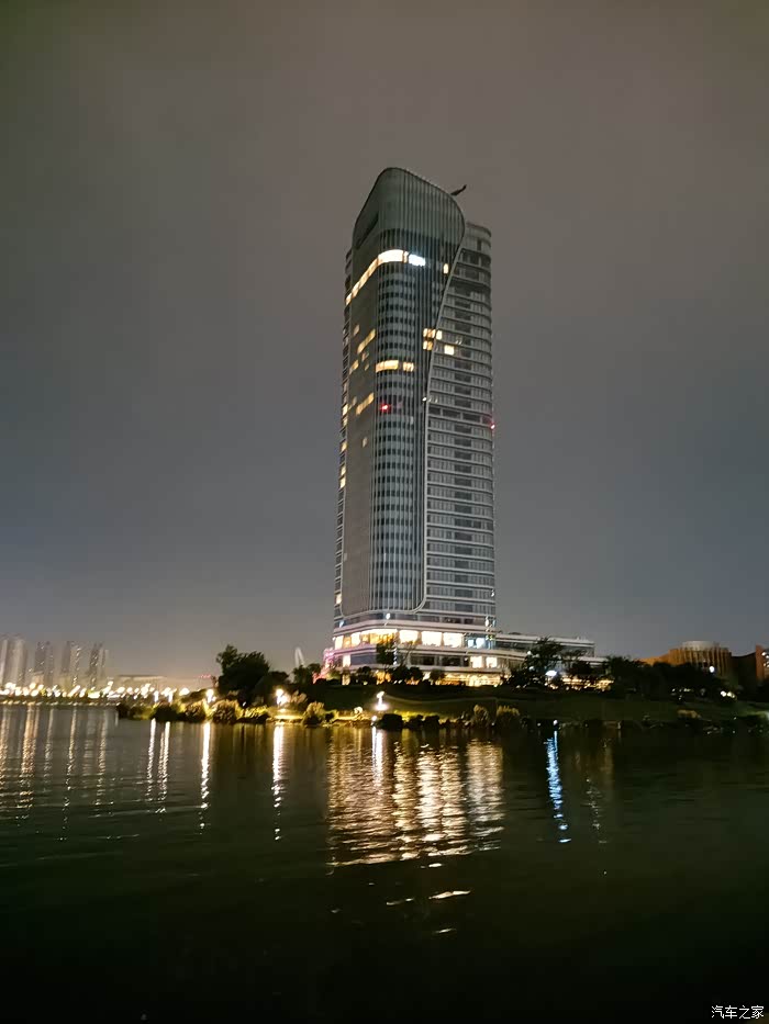 浐河边上的夜景