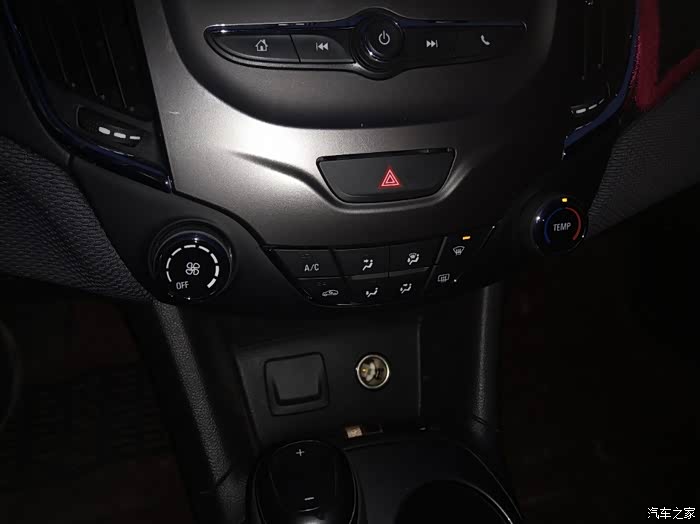 双闪灯开关一直亮着