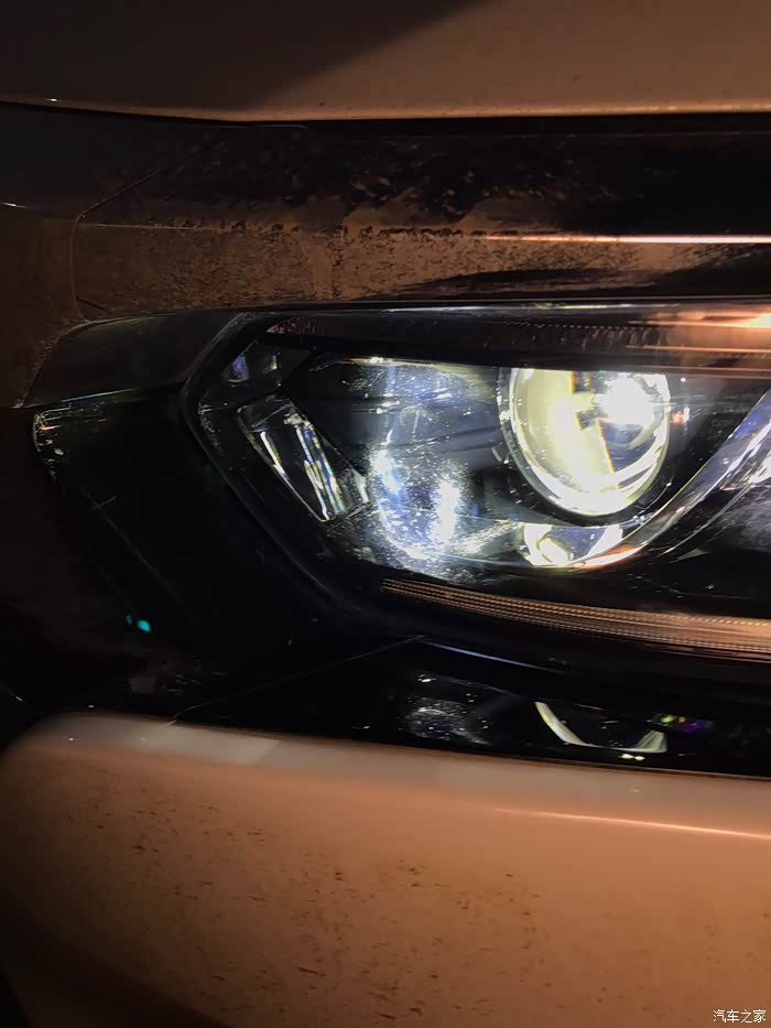 十代雅阁混动锐领版远光灯